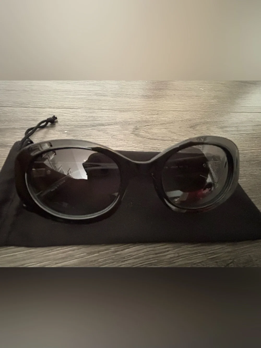 Women’s Black Guess Sunglasses